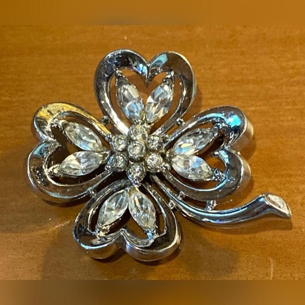 Avon Silver Tone Rhinestone Four Leaf Clover Flower Brooch Pin Luck Jewelry